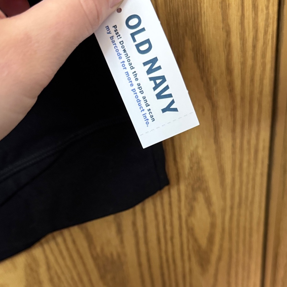 Old Navy Black Short Sleeve Cropped Tee - Picture 4 of 6